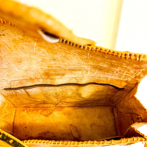 Crocodile leather shoulder bag in tan - Picture 2 of 3